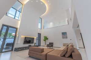 Interior - TML-6 bedrooms-swimming pool and Luxury KTV room and fitness area and pool table (Bang Lamung)