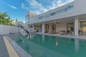 Pool - TML-6 bedrooms-swimming pool and Luxury KTV room and fitness area and pool table (Bang Lamung)