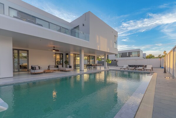 Pool - TML-6 bedrooms-swimming pool and Luxury KTV room and fitness area and pool table (Bang Lamung)