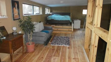 2 bedrooms, desk, iron/ironing board, free WiFi