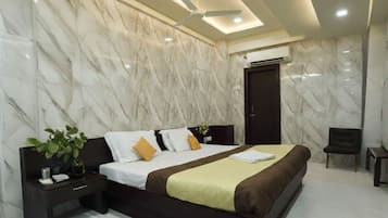 Escritorio, wifi y ropa de cama