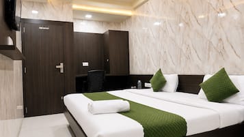 Desk, WiFi, bed sheets