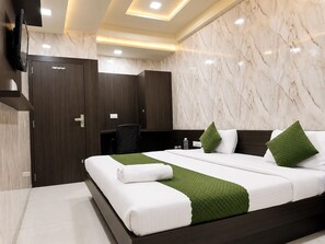 Deluxe Room | Desk, WiFi, bed sheets - Hotel Hari Palace (Rajkot)
