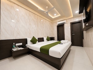 Deluxe Room | Desk, WiFi, bed sheets - Hotel Hari Palace (Rajkot)
