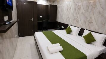 Deluxe Room | Desk, WiFi, bed sheets