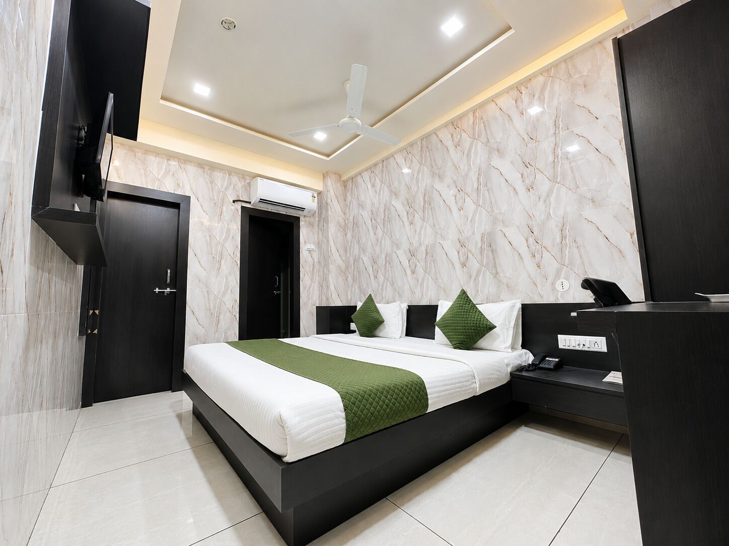 Deluxe Room | Desk, WiFi, bed sheets