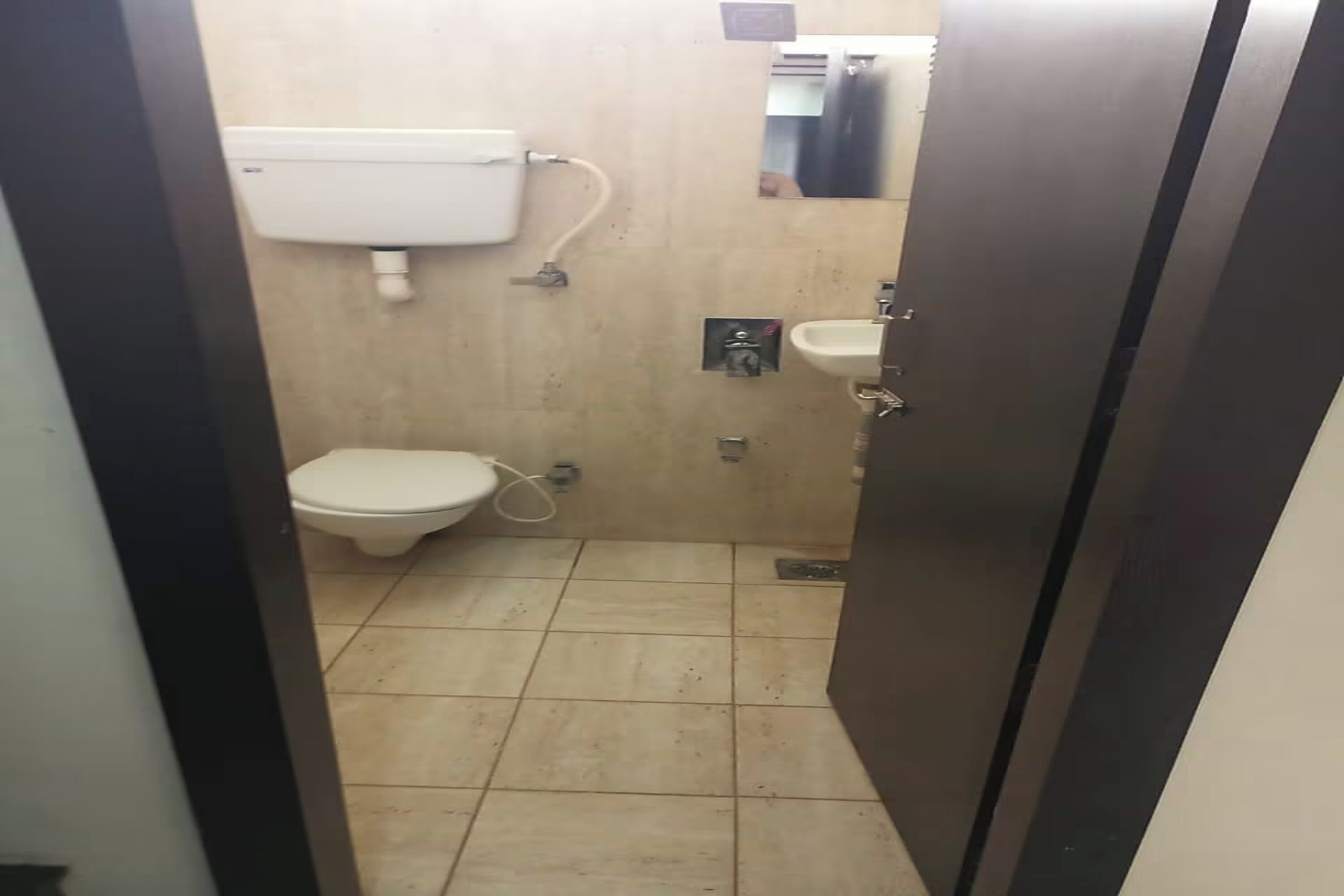 Deluxe Room | Bathroom | Shower, free toiletries, towels, soap