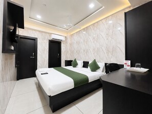 Deluxe Room | Desk, WiFi, bed sheets - Hotel Hari Palace (Rajkot)