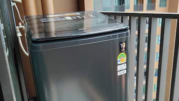 Dormitorio compartido, 1 habitación, accesible para personas con discapacidad, balcón | Jardines del alojamiento