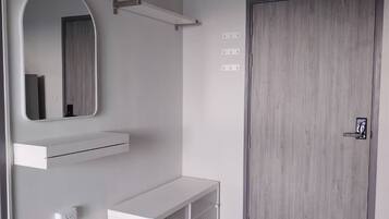 Dormitorio compartido, 1 habitación, accesible para personas con discapacidad, balcón | Interior