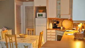 Apartment, 1 Schlafzimmer, Terrasse, Gartenblick | Esszimmer