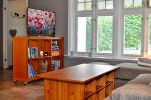 公寓, 1 間臥室, 庭院, 花園景觀 | 客房設施服務