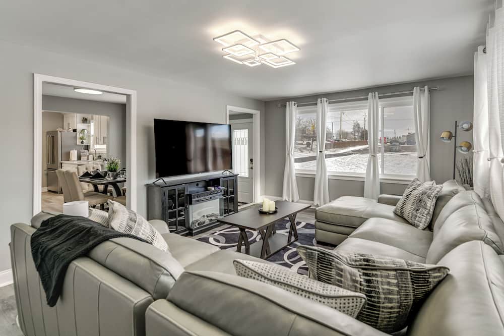 Newly Remodeled! Upscale Home in Buffalo Suburbs - Oakfield, NY