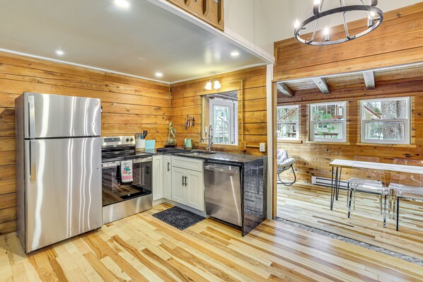 House (3 Bedrooms) | Interior