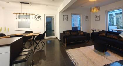 Karlsruhe Holiday & Business Home