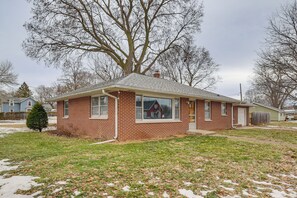 House (3 Bedrooms) | Interior - 1 Mi to Rock Riverfront: Pet-friendly Retreat! (Rock Falls)