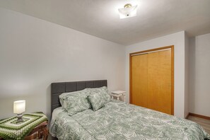 House (3 Bedrooms) | Interior - 1 Mi to Rock Riverfront: Pet-friendly Retreat! (Rock Falls)