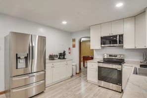House (3 Bedrooms) | Interior - 1 Mi to Rock Riverfront: Family-friendly Retreat! (Rock Falls)