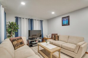 House (3 Bedrooms) | Interior - 1 Mi to Rock Riverfront: Pet-friendly Retreat! (Rock Falls)