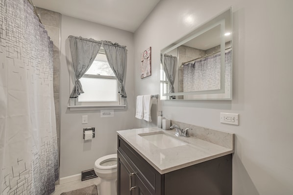 House (3 Bedrooms) | Interior - 1 Mi to Rock Riverfront: Family-friendly Retreat! (Rock Falls)