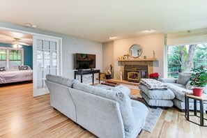 House (3 Bedrooms) | Interior - Private Beach, Stunning Views! Home on Oyster Bay! (Olympia)