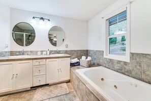 House (3 Bedrooms) | Interior - Private Beach, Stunning Views! Home on Oyster Bay! (Olympia)