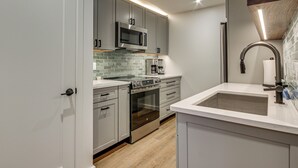 Apartment (1 Bedroom) | Interior - Fully Renovated! Luxe Ski Condo Near Stowe Mtn (Stowe)