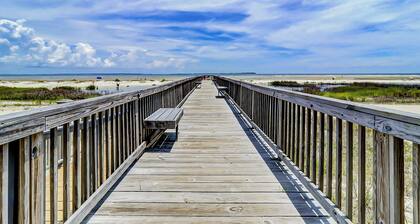 Walk to Sea! Hilton Head Haven w/ Pool Access