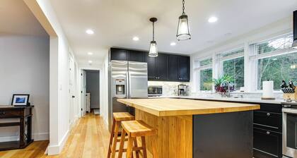 3 Mi to Sister Bay Beach: Family Home w/ Yard