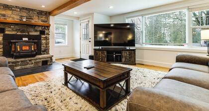3 Mi to Sister Bay Beach: Family Home w/ Yard