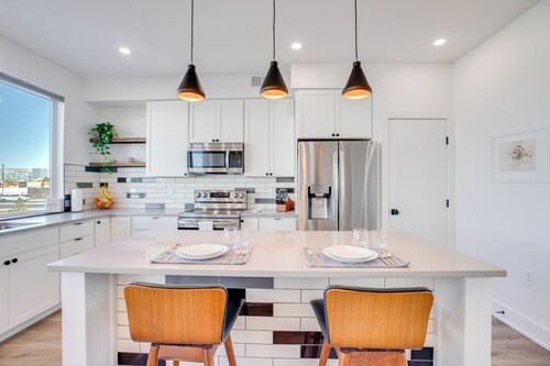 Mtn-view Balcony: Riverside Grand Junction Home!