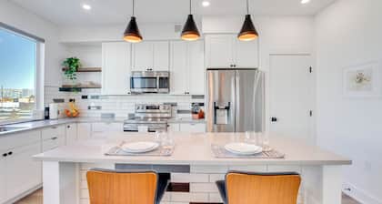 Mtn-view Balcony: Riverside Grand Junction Home!