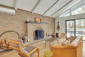 House (3 Bedrooms) | Interior - Direct Lake Access! Vibrant Long Pond Hideaway (Long Pond)