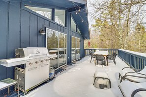 House (3 Bedrooms) | Interior - Direct Lake Access! Vibrant Long Pond Hideaway (Long Pond)