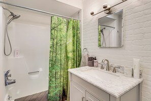 House (3 Bedrooms) | Interior - Direct Lake Access! Vibrant Long Pond Hideaway (Long Pond)