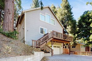 House (3 Bedrooms) | Interior - 3BR Cabin w/ Grill & Fireplace - Near Hiking (Running Springs)