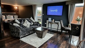 1 غرفة نوم ومكتب ومكواة/لوح كي وملاءات أسرّة