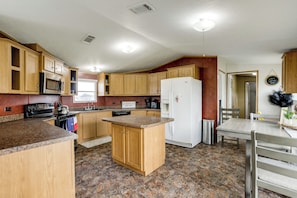 House (3 Bedrooms) | Interior