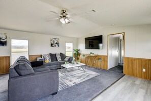 House (3 Bedrooms) | Front of property