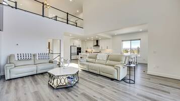 House (6 Bedrooms) | Interior