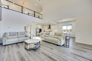 House (6 Bedrooms) | Interior