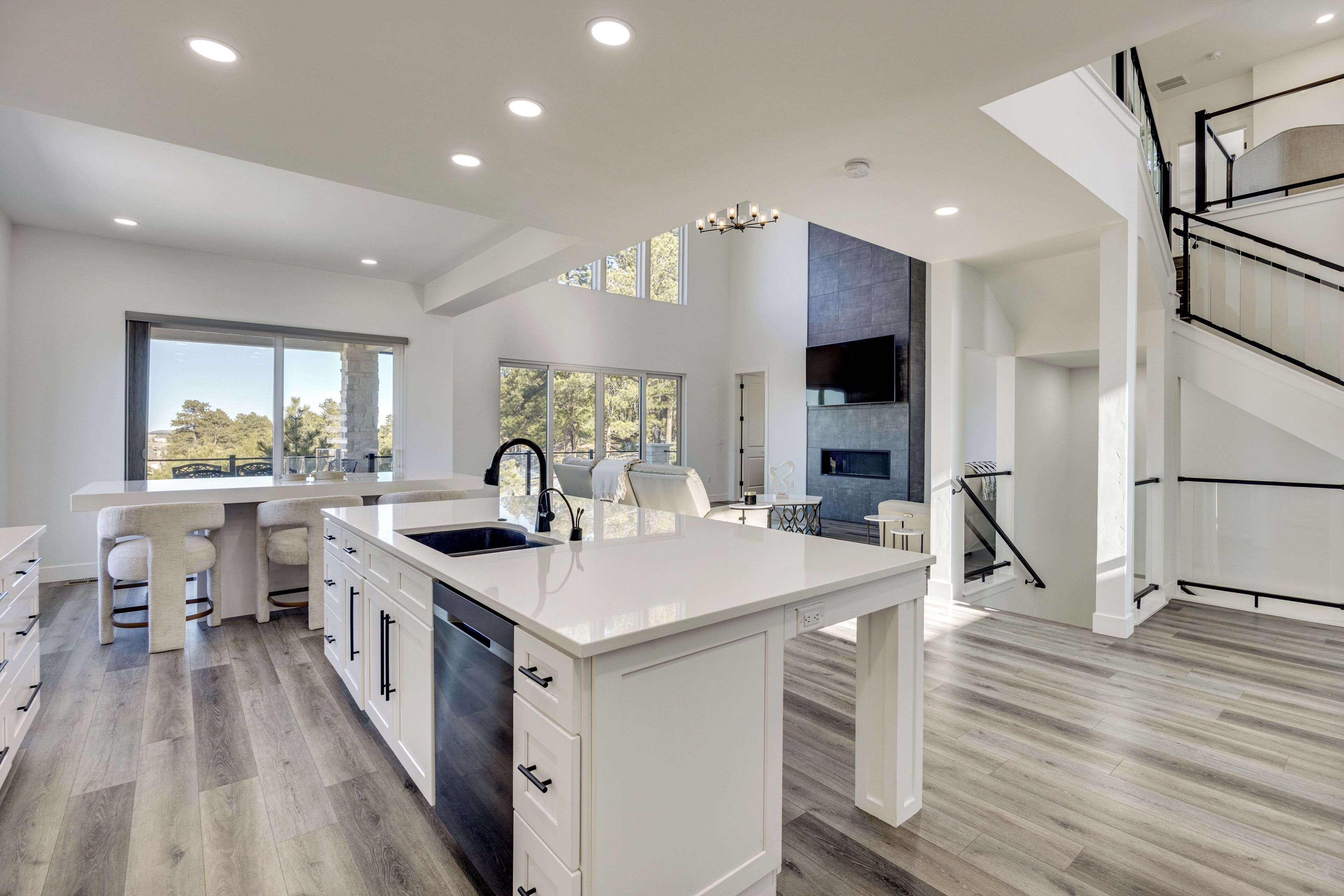 House (6 Bedrooms) | Interior