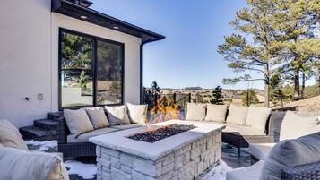 House (6 Bedrooms) | Interior