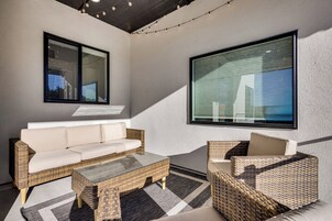 House (6 Bedrooms) | Interior