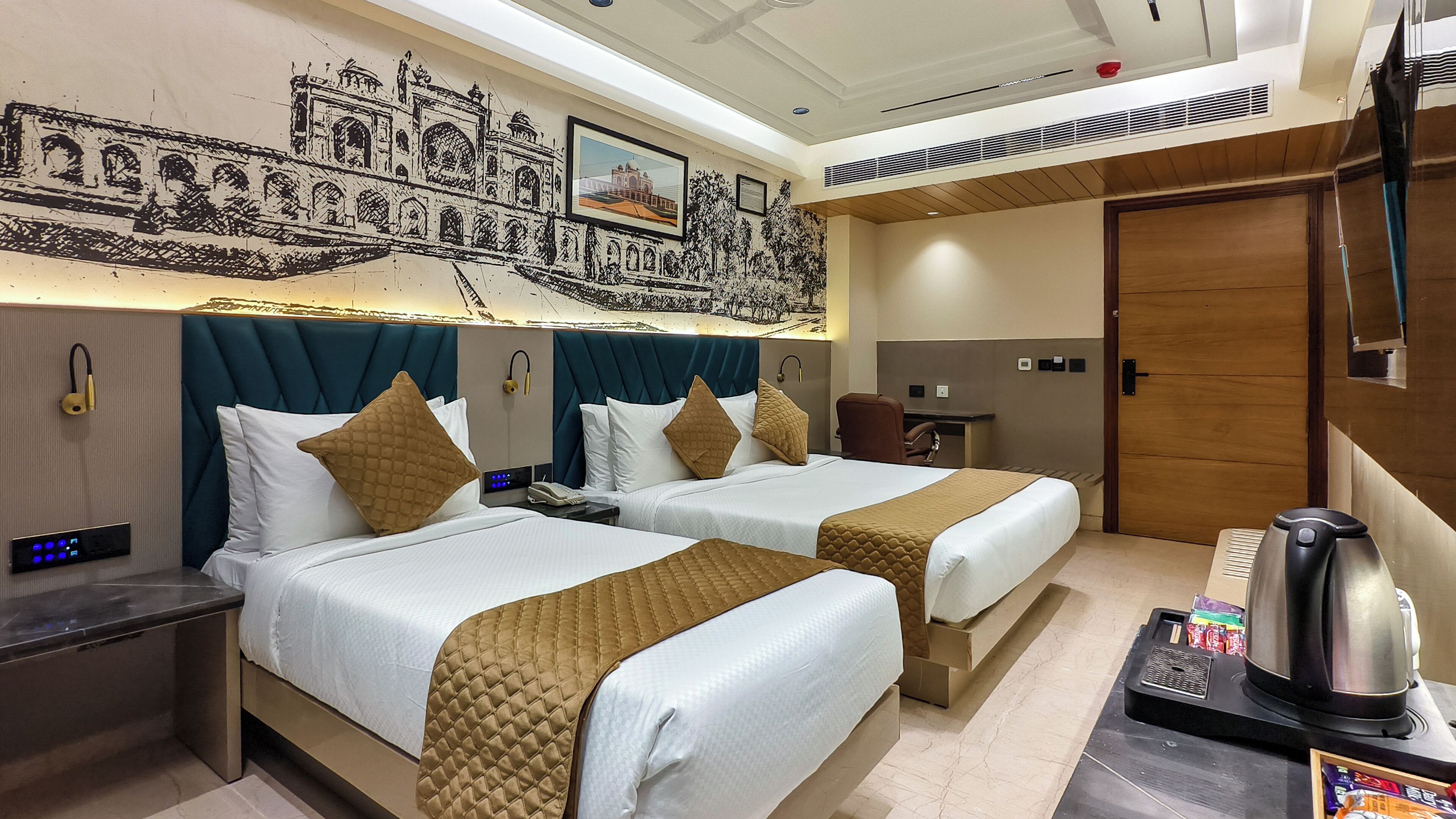 Superior Triple Room | Desk, laptop workspace, iron/ironing board, free WiFi