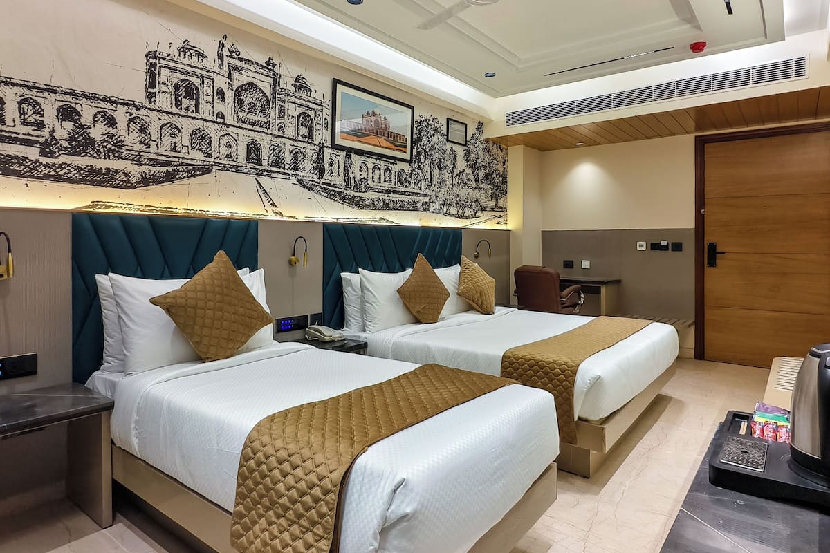 Superior Triple Room | Desk, laptop workspace, iron/ironing board, free WiFi