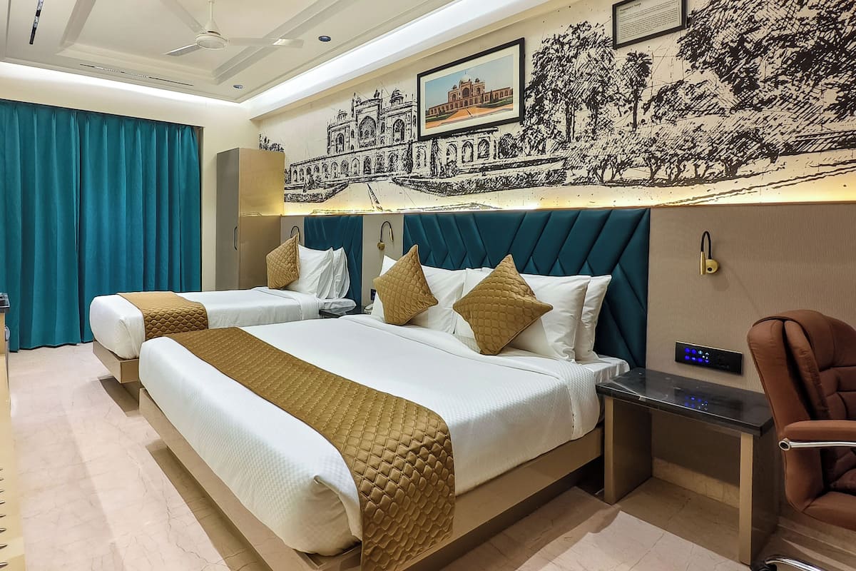 Room | Desk, laptop workspace, iron/ironing board, free WiFi