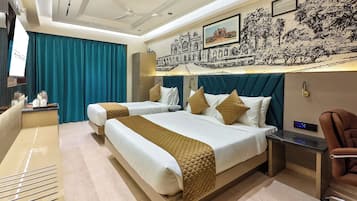 Room | Desk, laptop workspace, iron/ironing board, free WiFi