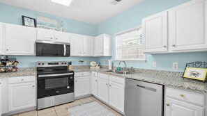 Fridge, microwave, oven, dishwasher - 1614 Ironwood - Barefoot Resort Rentals (North Myrtle Beach)
