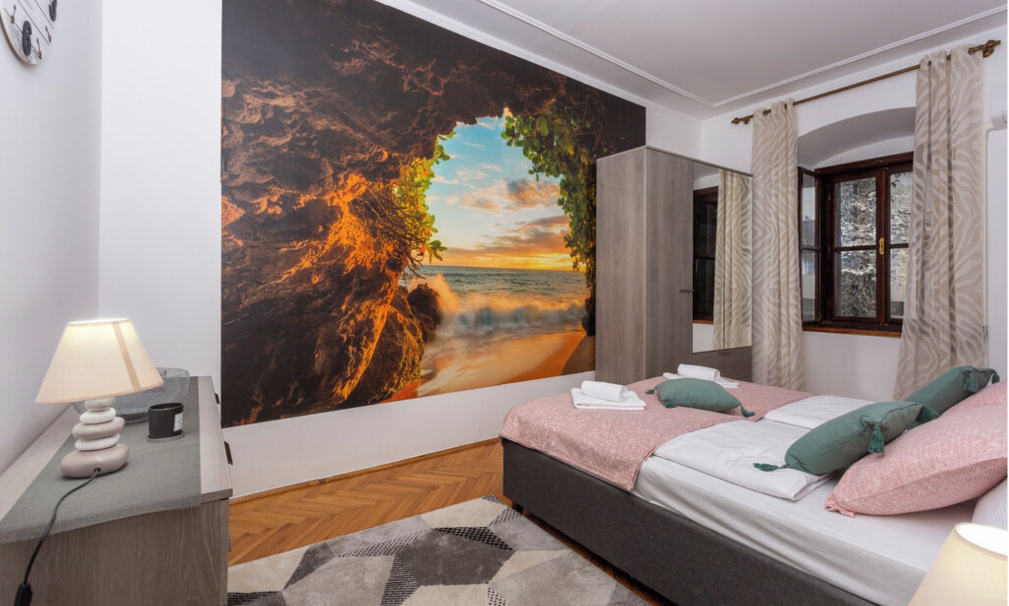 1 غرفة نوم ومكواة/لوح كي وواي فاي مجانًا وملاءات أسرّة